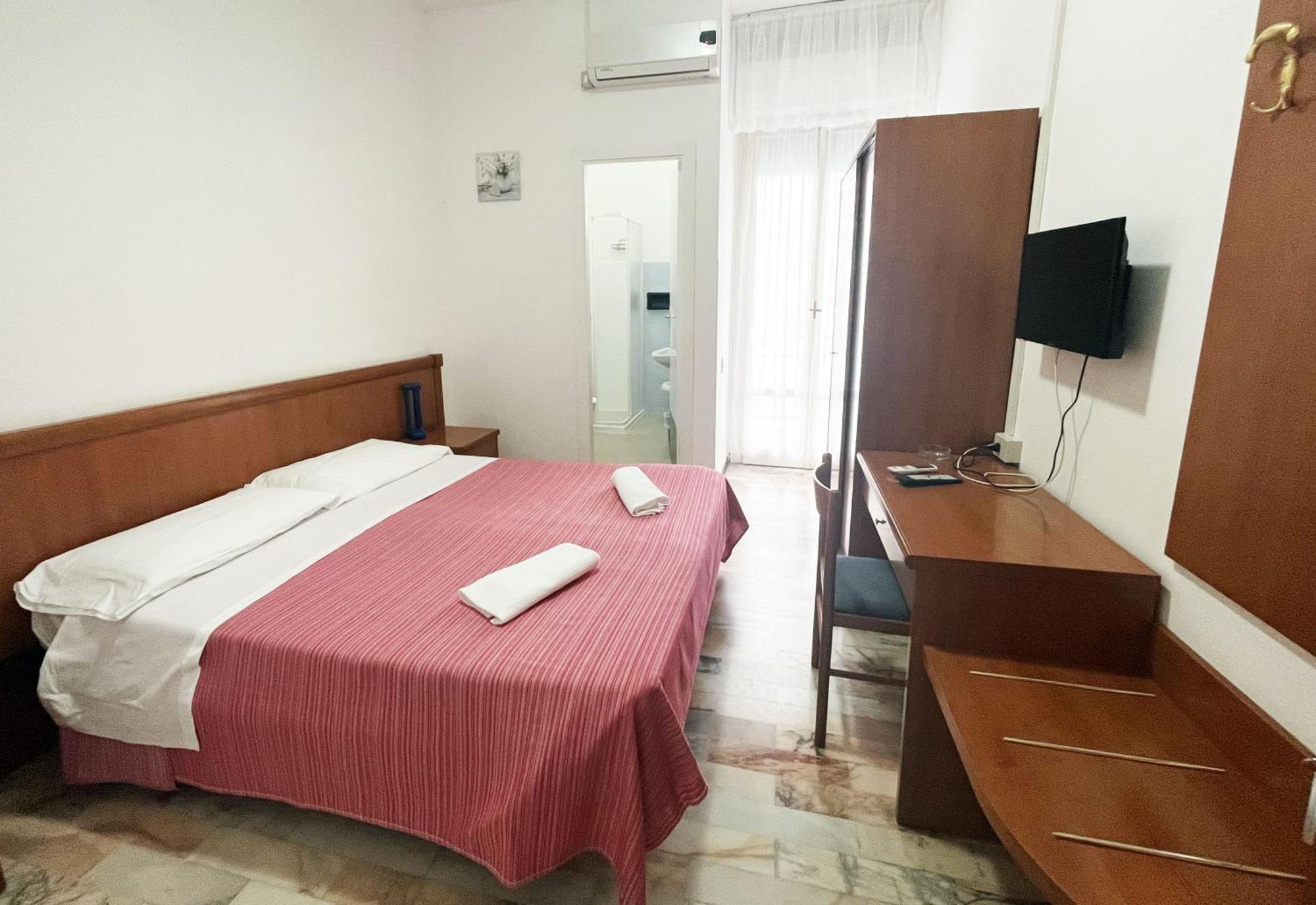 Caravan Hotel 2*
