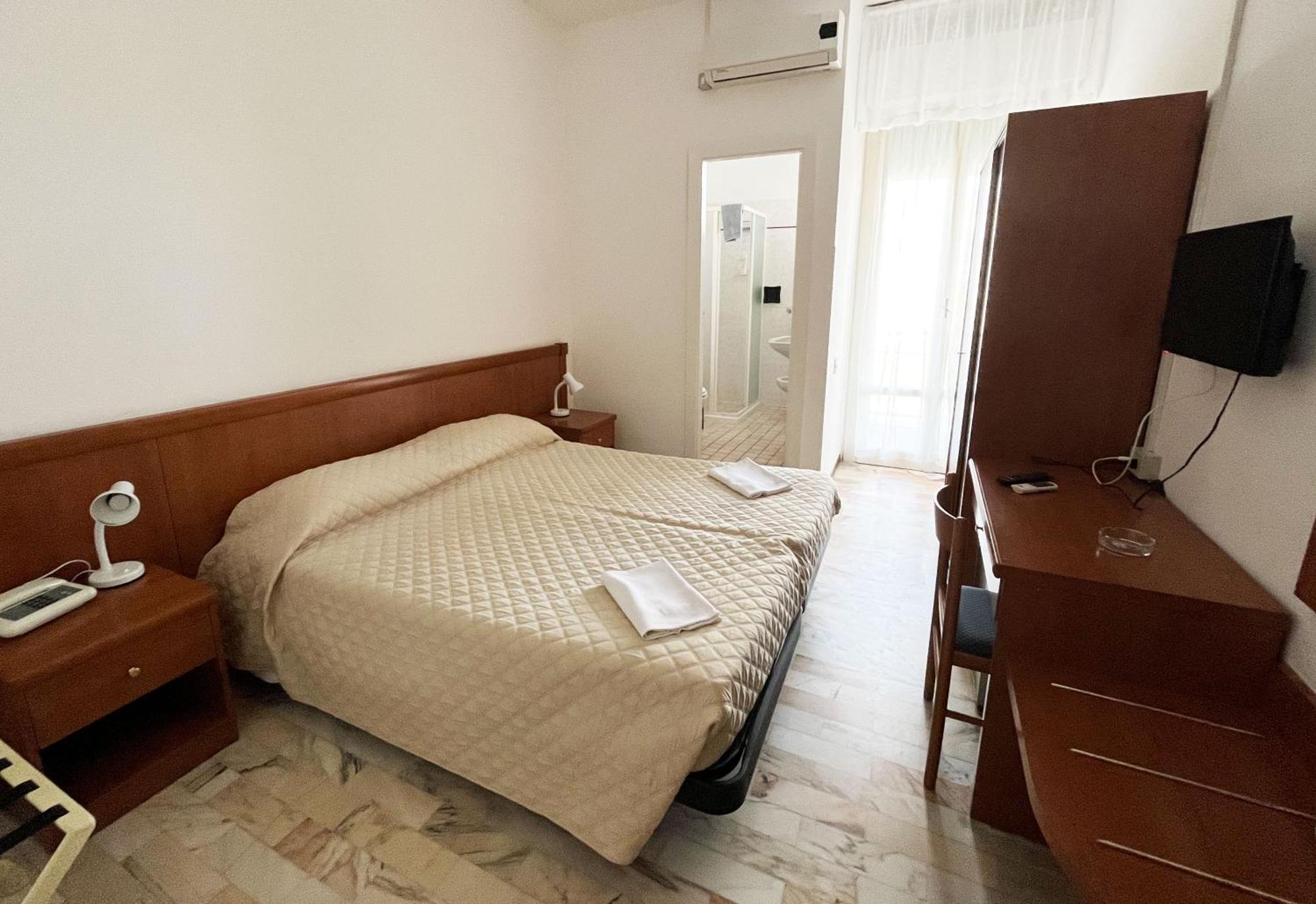 Hotel Caravan