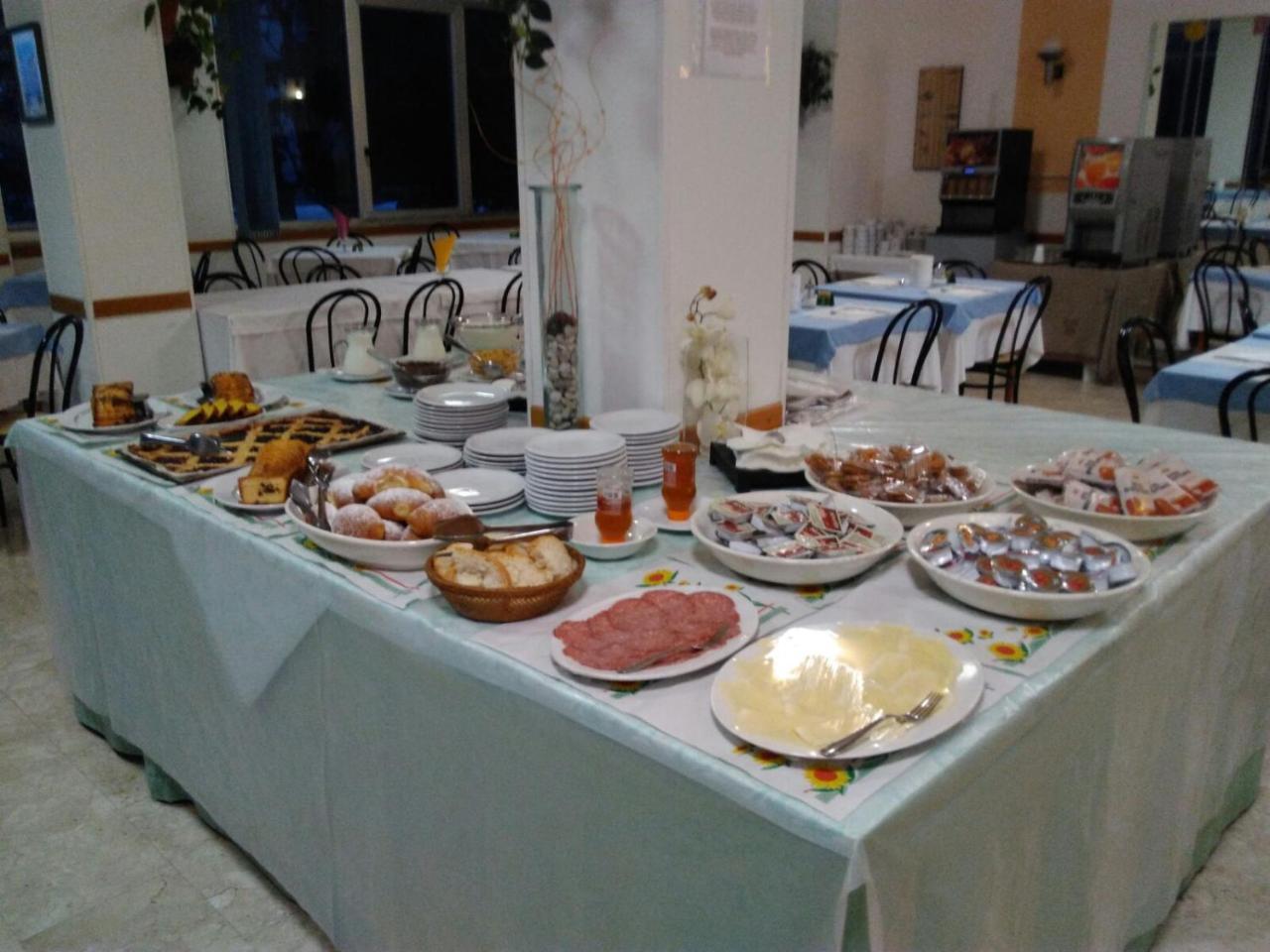 Hotel Caravan 2*