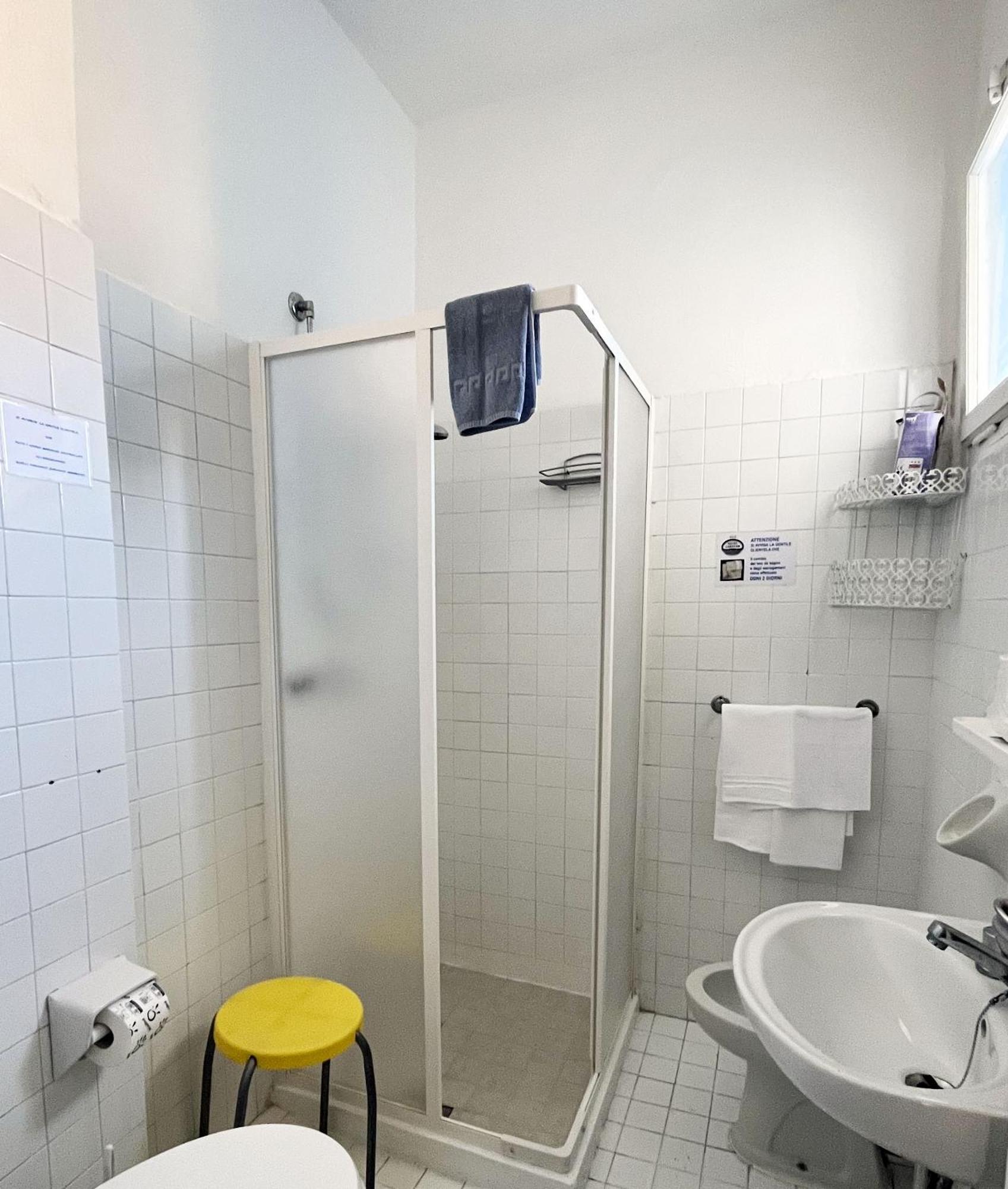 Caravan Hotel 2*