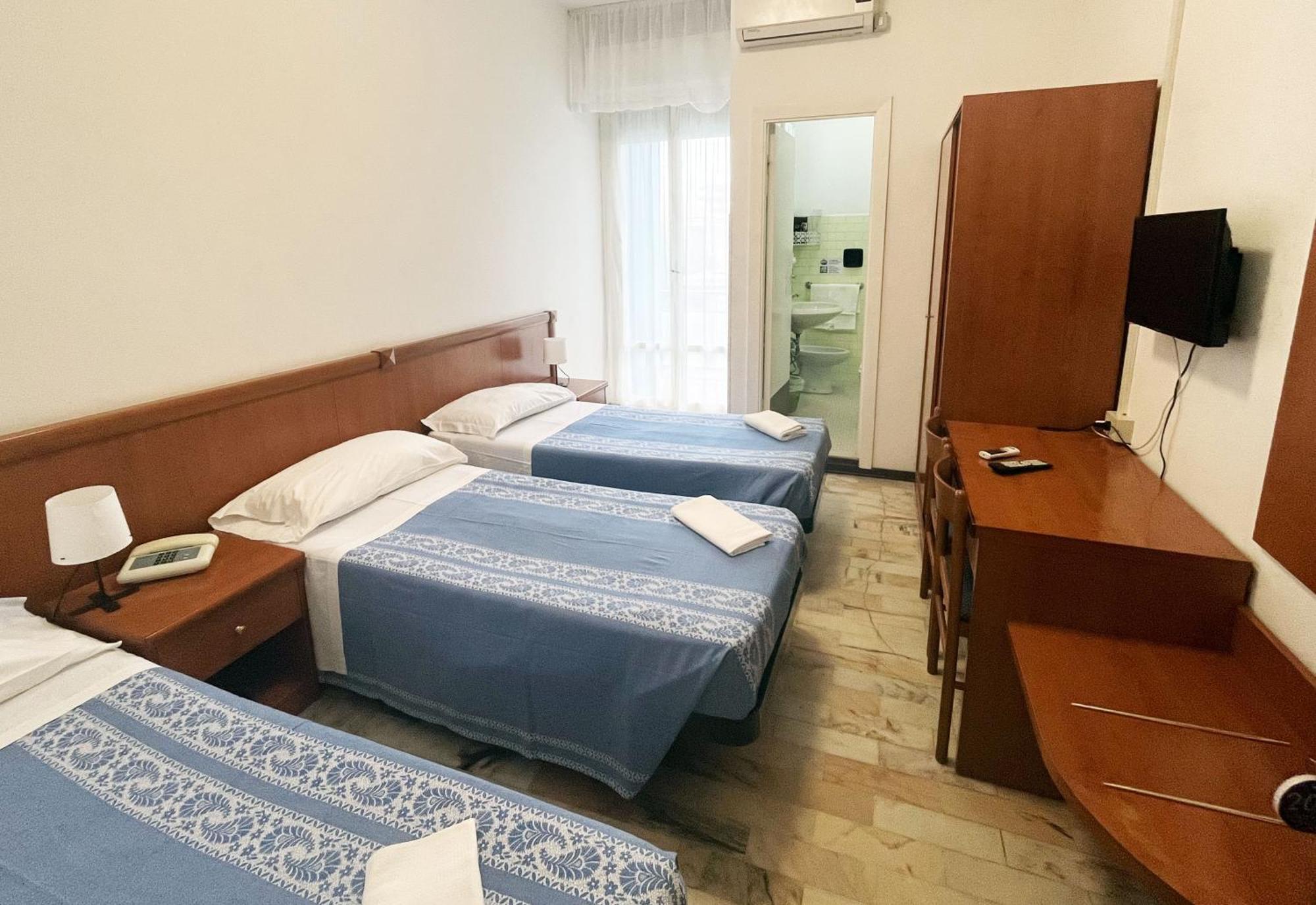 Caravan Hotel 2*