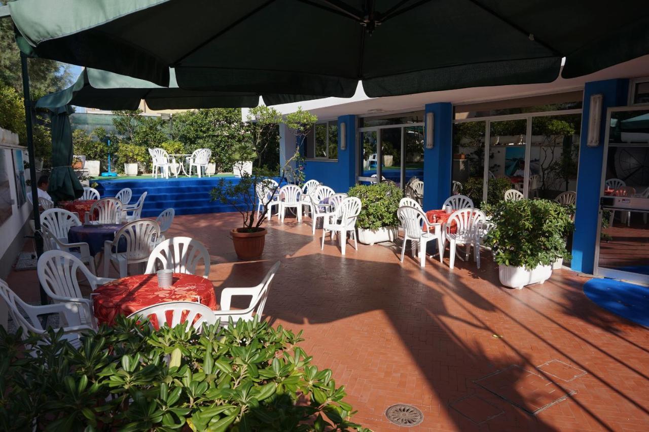 Caravan Hotel