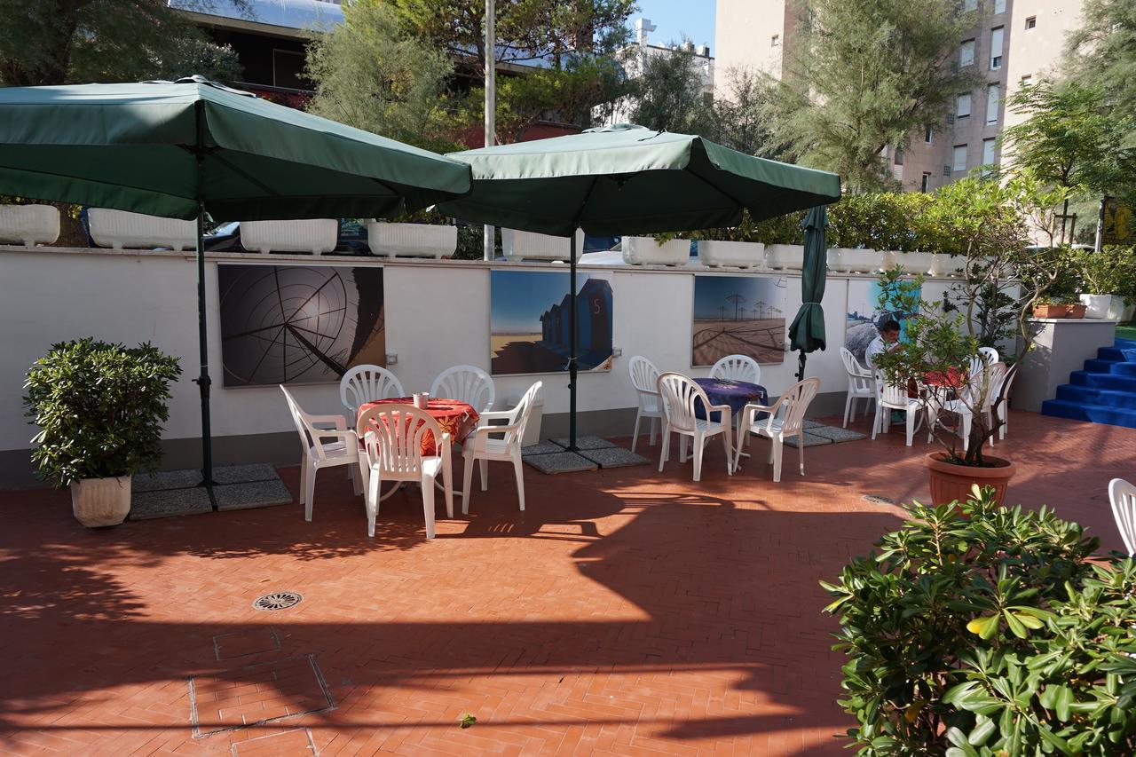 Hotel Caravan 2*